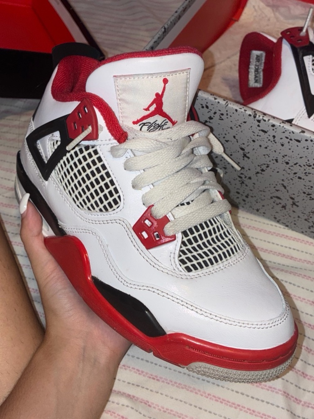 Air Jordan 4 Retro Fire Red 2020 White/Red/Black Leather Box